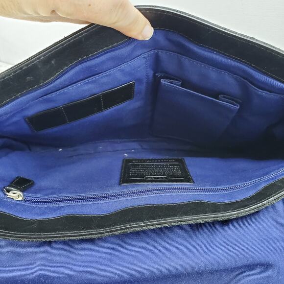 Coach F70182 Signature Voyager Messenger Bag - Picture 7 of 8